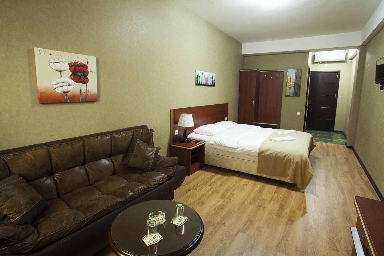 Lords Hotel Tiflis Exterior foto