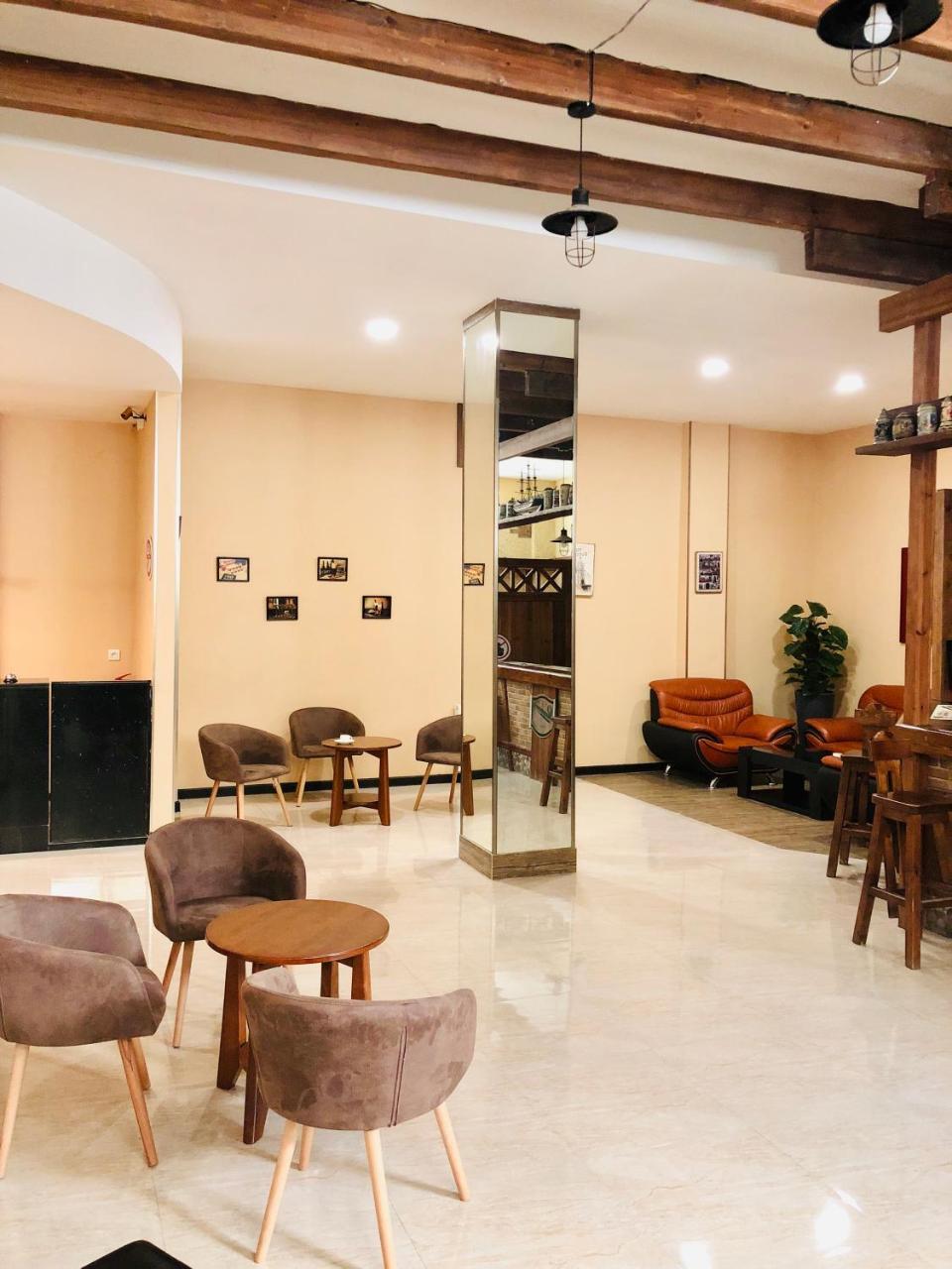 Lords Hotel Tiflis Exterior foto